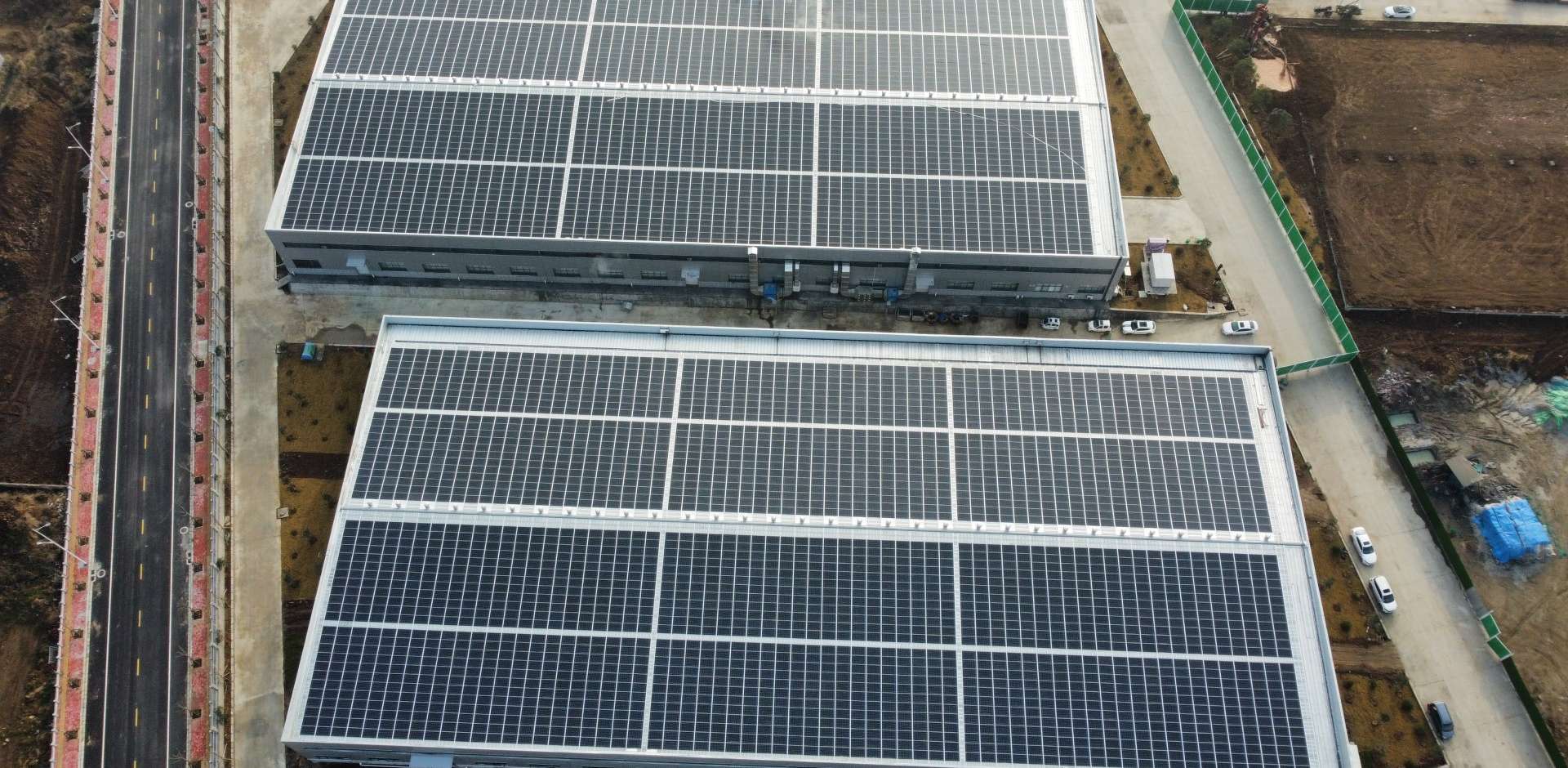 1920-2021年3月，河南唐河縣 中部食品城BIPV光伏項(xiàng)目，裝機(jī)量1.8MW，年發(fā)電200萬度，滿足45%用電需求.jpg